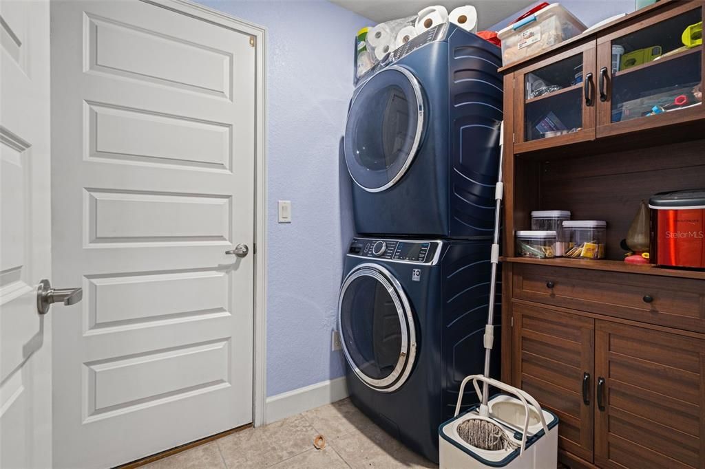 For Sale: $385,000 (4 beds, 2 baths, 1759 Square Feet)