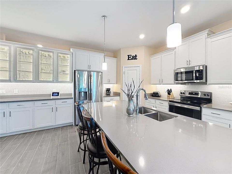 Active With Contract: $599,999 (5 beds, 3 baths, 3453 Square Feet)
