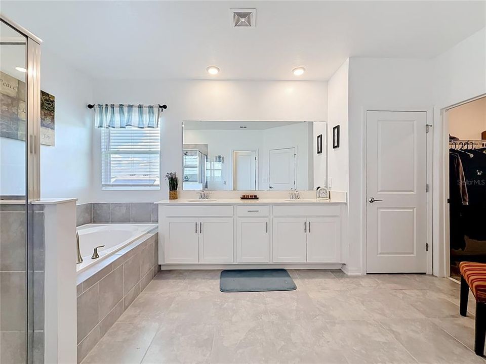 Active With Contract: $599,999 (5 beds, 3 baths, 3453 Square Feet)