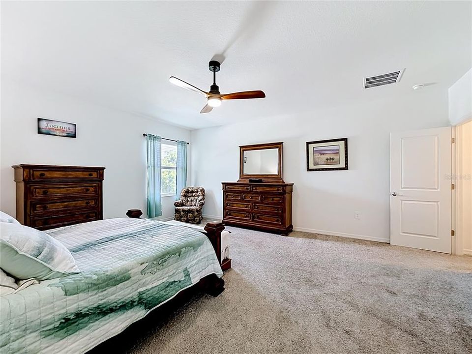 Active With Contract: $599,999 (5 beds, 3 baths, 3453 Square Feet)