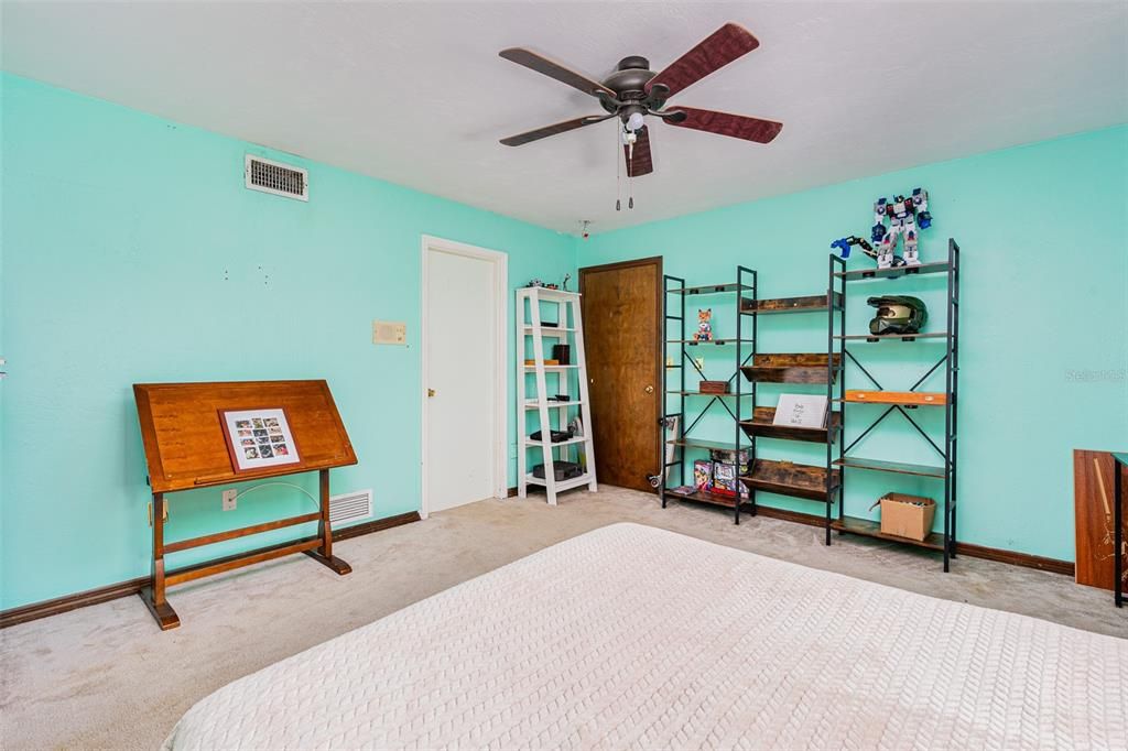 For Sale: $699,000 (4 beds, 4 baths, 2824 Square Feet)