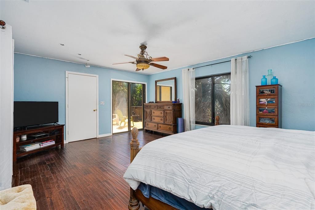 For Sale: $699,000 (4 beds, 4 baths, 2824 Square Feet)