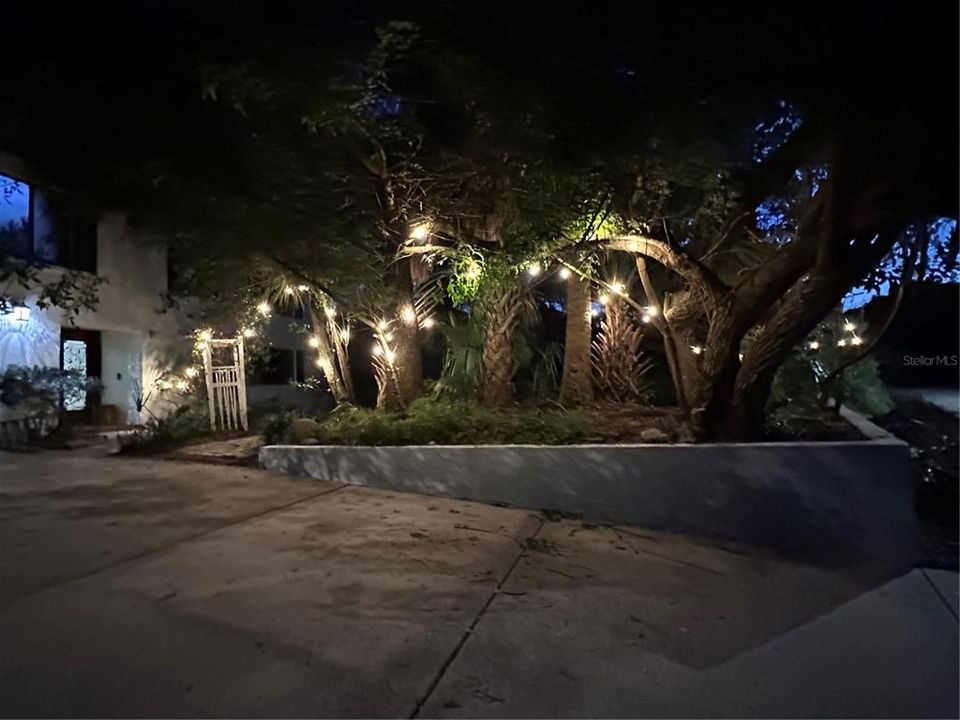 For Sale: $699,000 (4 beds, 4 baths, 2824 Square Feet)