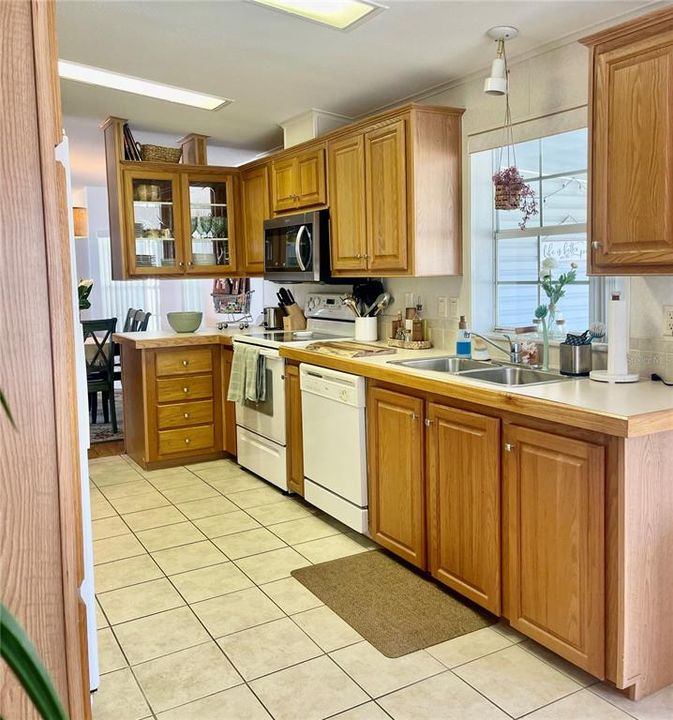 Active With Contract: $199,000 (2 beds, 2 baths, 1475 Square Feet)
