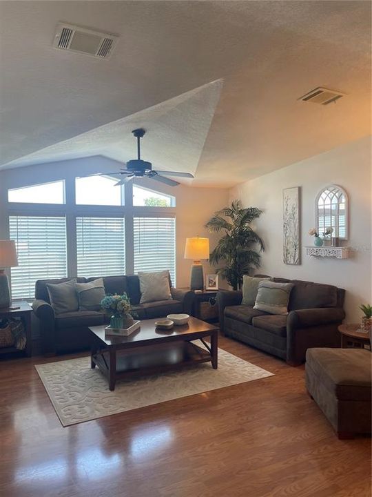 Active With Contract: $199,000 (2 beds, 2 baths, 1475 Square Feet)