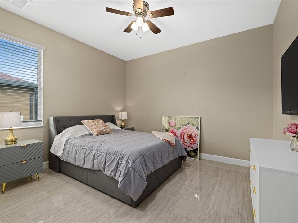 For Rent: $3,200 (3 beds, 2 baths, 1979 Square Feet)