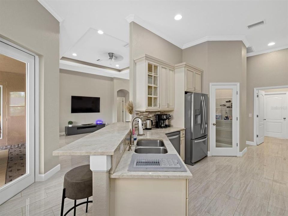 For Rent: $3,200 (3 beds, 2 baths, 1979 Square Feet)