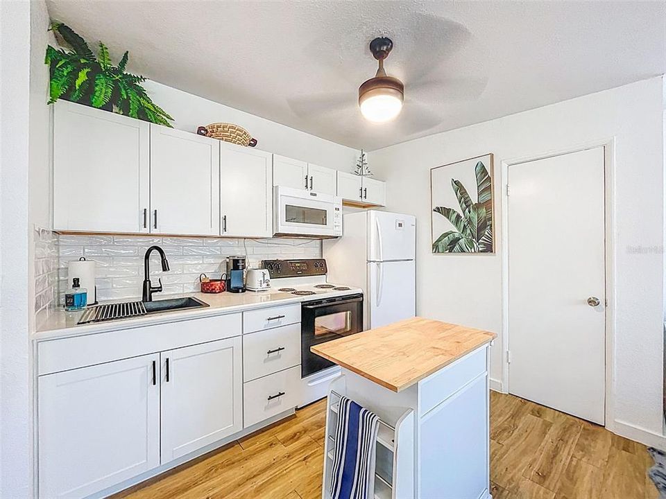 В аренду: $1,450 (1 спален, 1 ванн, 400 Квадратных фут)