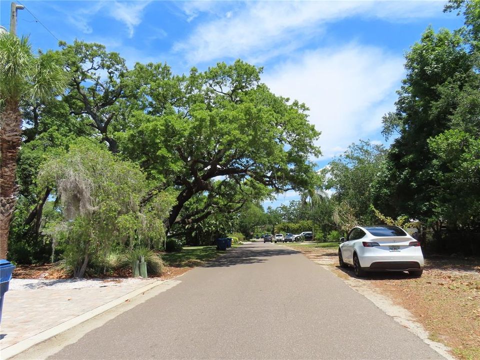 待售: $1,500,500 (0.95 acres)