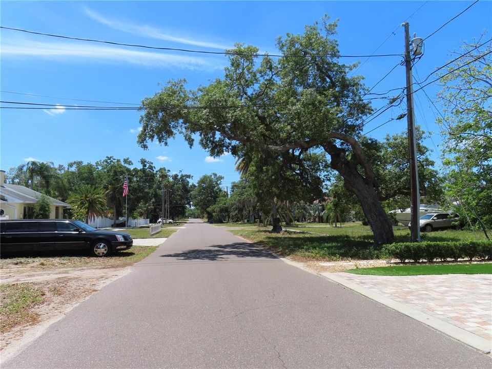 待售: $1,500,500 (0.95 acres)