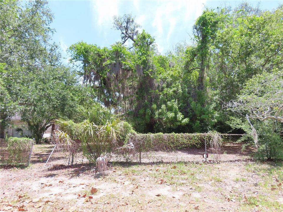 待售: $1,500,500 (0.95 acres)