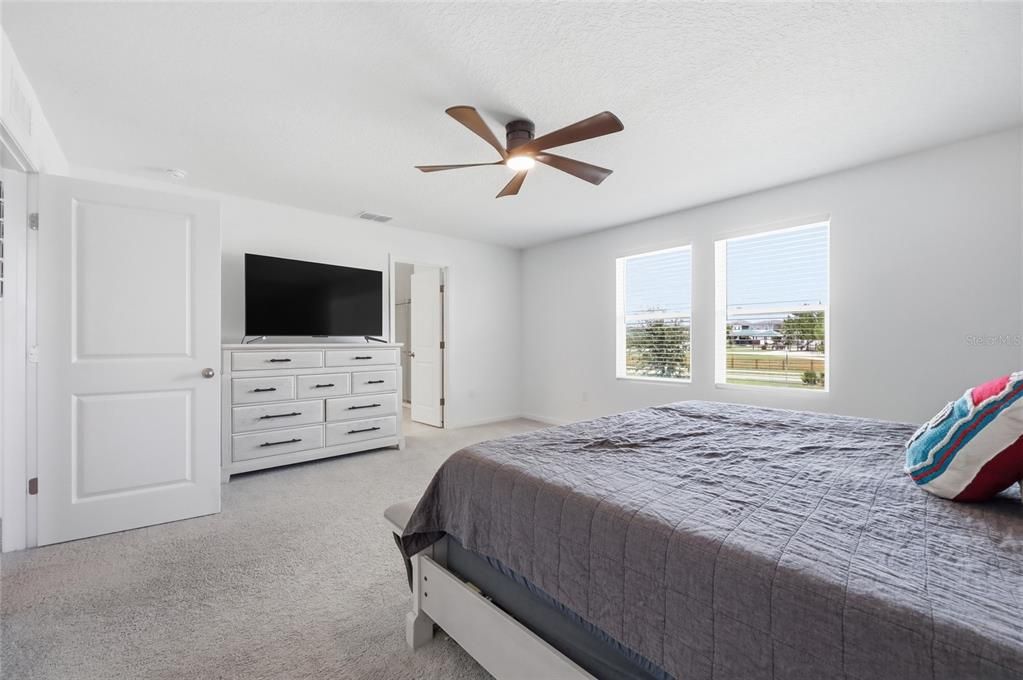 For Sale: $514,900 (4 beds, 2 baths, 2406 Square Feet)