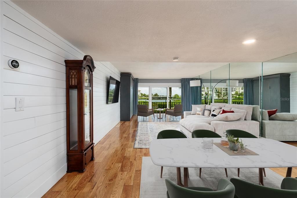 For Sale: $370,000 (1 beds, 1 baths, 1050 Square Feet)
