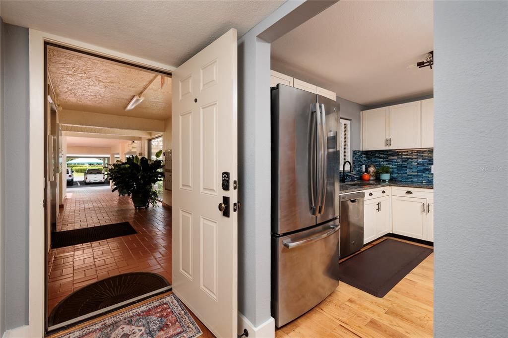 For Sale: $370,000 (1 beds, 1 baths, 1050 Square Feet)