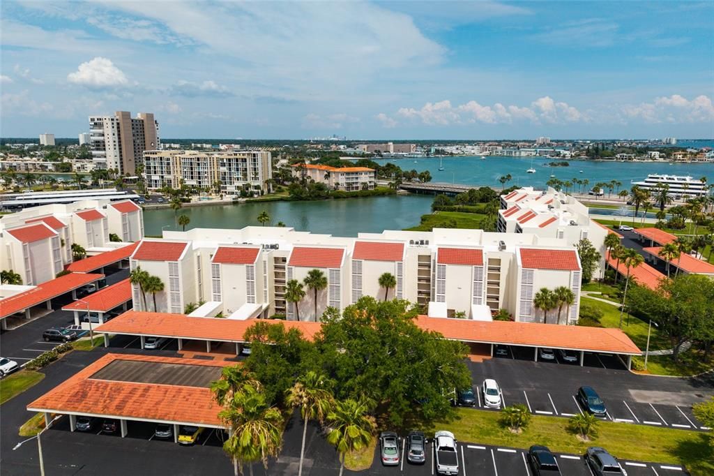For Sale: $370,000 (1 beds, 1 baths, 1050 Square Feet)