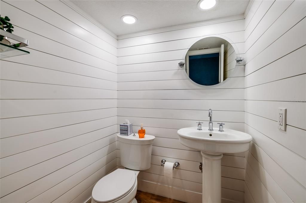 For Sale: $370,000 (1 beds, 1 baths, 1050 Square Feet)