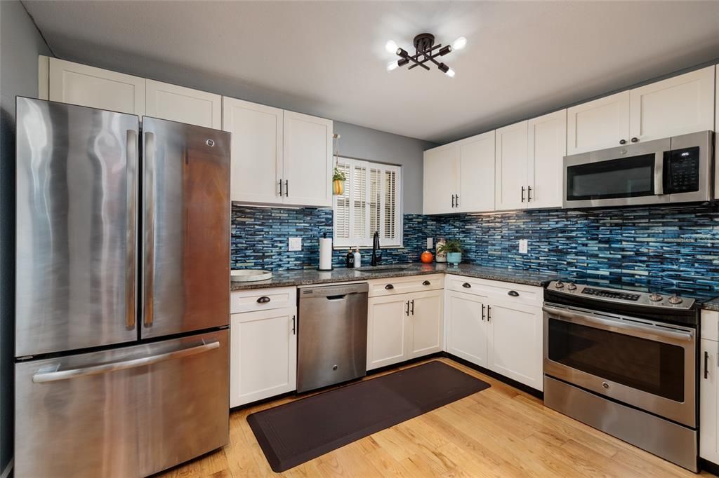 For Sale: $370,000 (1 beds, 1 baths, 1050 Square Feet)