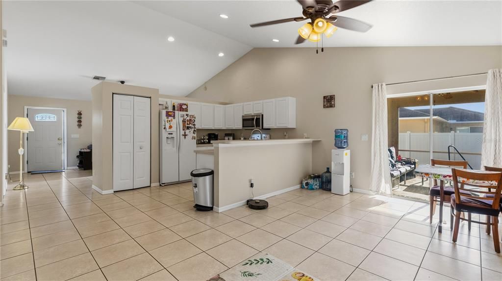For Sale: $390,000 (3 beds, 2 baths, 1476 Square Feet)