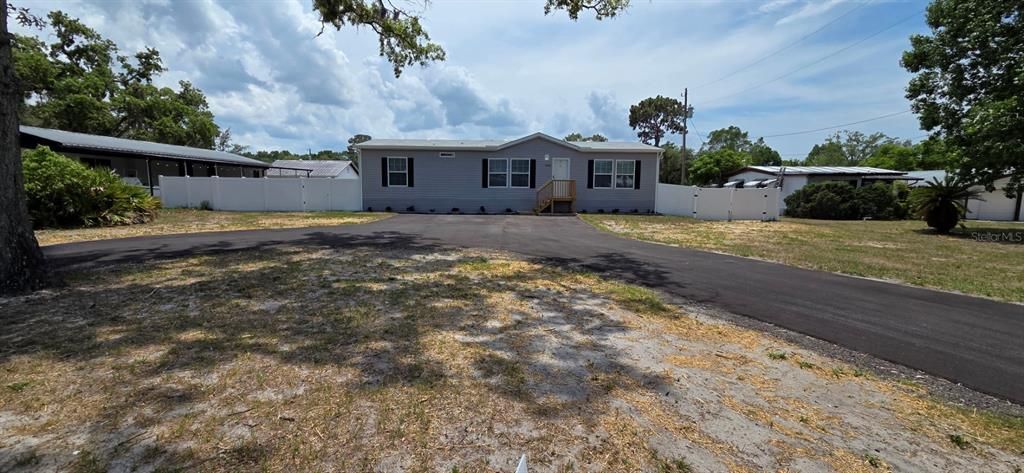 Active With Contract: $279,999 (3 beds, 2 baths, 1398 Square Feet)
