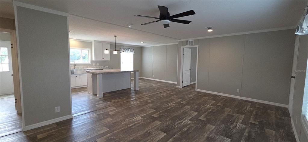 Active With Contract: $279,999 (3 beds, 2 baths, 1398 Square Feet)