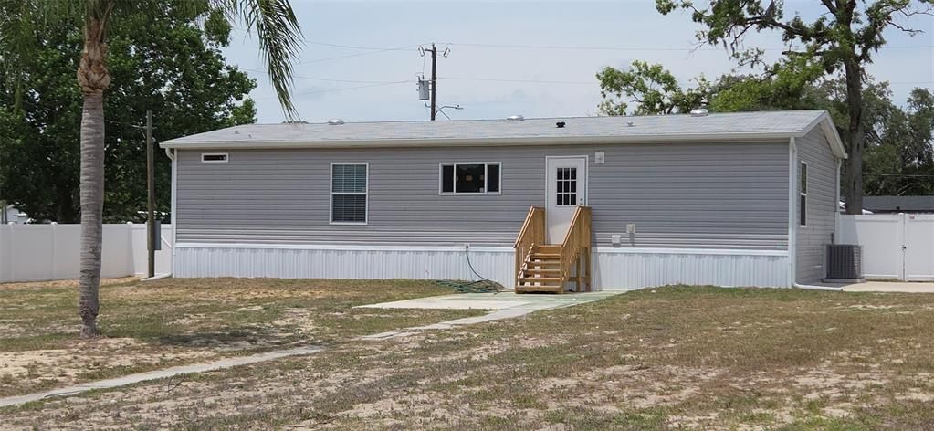 Active With Contract: $279,999 (3 beds, 2 baths, 1398 Square Feet)