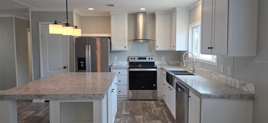 Active With Contract: $279,999 (3 beds, 2 baths, 1398 Square Feet)