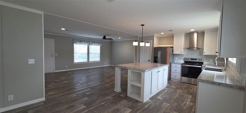 Active With Contract: $279,999 (3 beds, 2 baths, 1398 Square Feet)