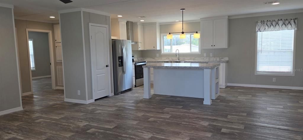 Active With Contract: $279,999 (3 beds, 2 baths, 1398 Square Feet)