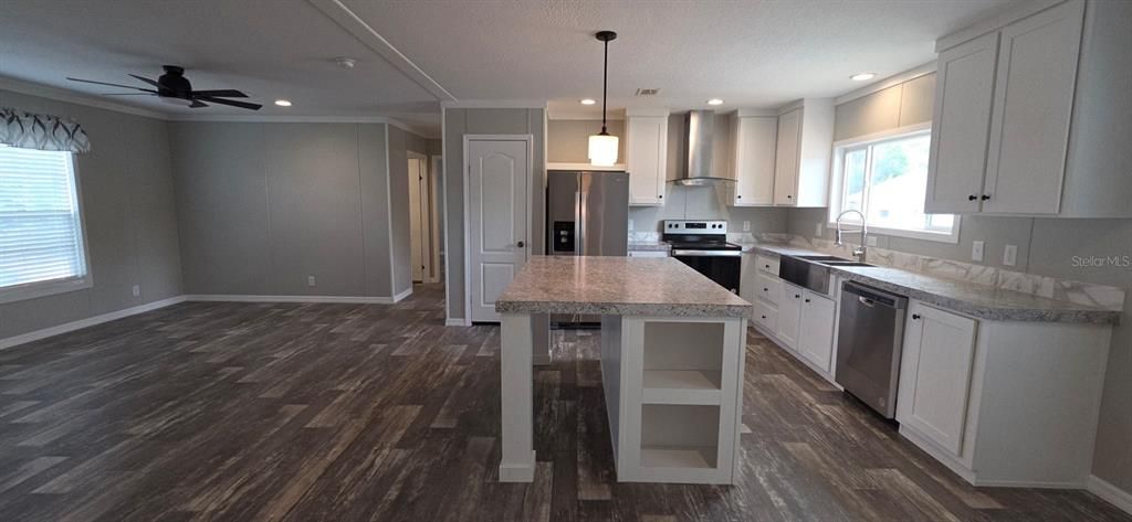 Active With Contract: $279,999 (3 beds, 2 baths, 1398 Square Feet)
