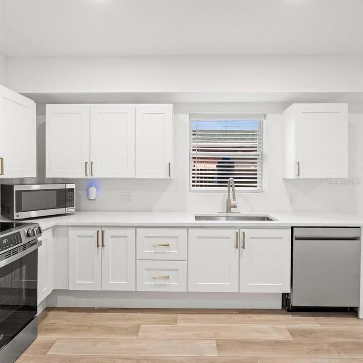 For Rent: $2,250 (2 beds, 1 baths, 700 Square Feet)