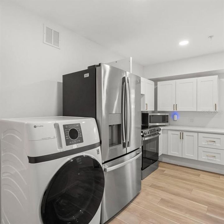For Rent: $2,250 (2 beds, 1 baths, 700 Square Feet)