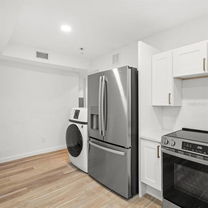 For Rent: $2,250 (2 beds, 1 baths, 700 Square Feet)