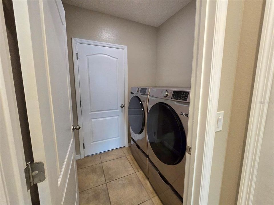For Sale: $324,900 (3 beds, 2 baths, 1600 Square Feet)