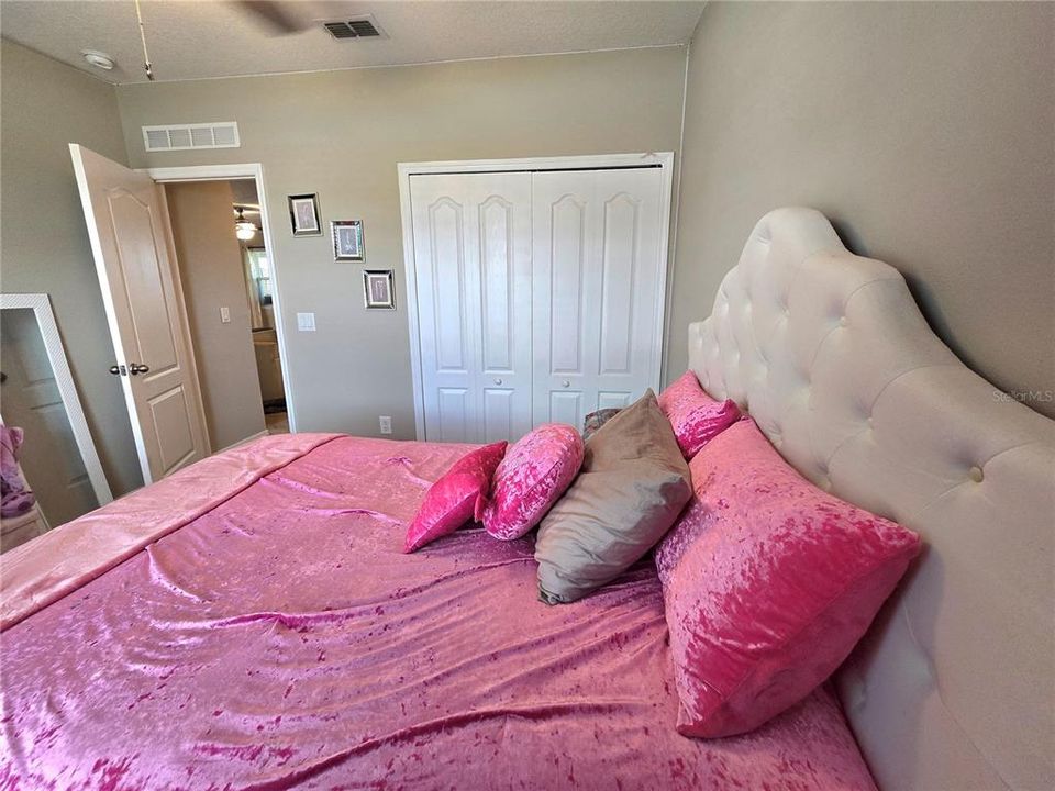 For Sale: $324,900 (3 beds, 2 baths, 1600 Square Feet)