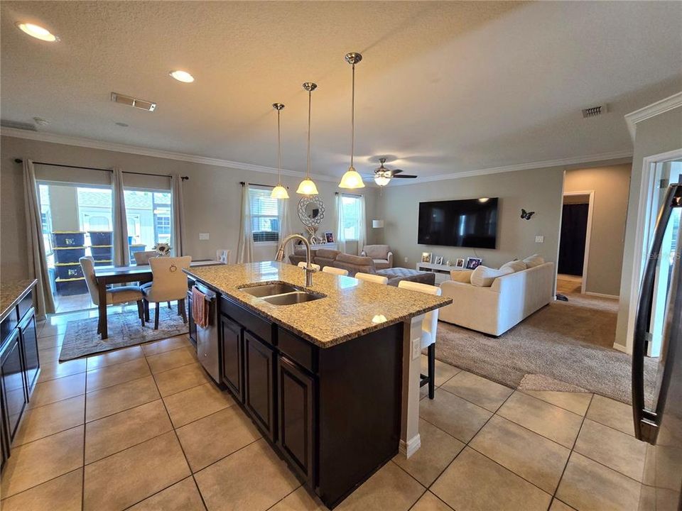 For Sale: $324,900 (3 beds, 2 baths, 1600 Square Feet)