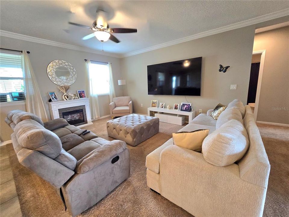 For Sale: $324,900 (3 beds, 2 baths, 1600 Square Feet)