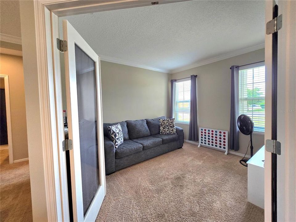 For Sale: $324,900 (3 beds, 2 baths, 1600 Square Feet)