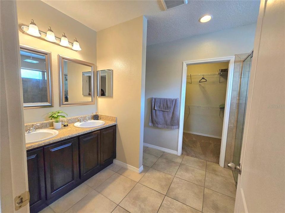 For Sale: $324,900 (3 beds, 2 baths, 1600 Square Feet)