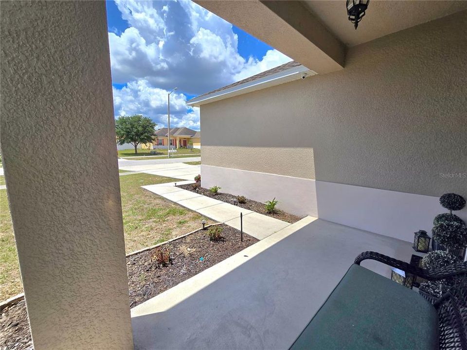 For Sale: $324,900 (3 beds, 2 baths, 1600 Square Feet)