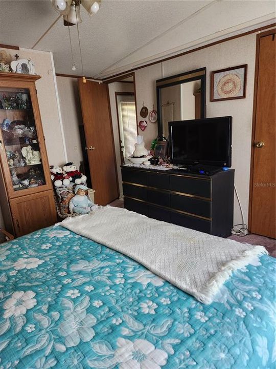 合同活跃: $223,000 (3 贝兹, 2 浴室, 1040 平方英尺)