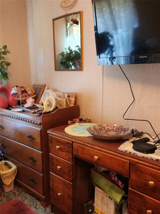合同活跃: $223,000 (3 贝兹, 2 浴室, 1040 平方英尺)