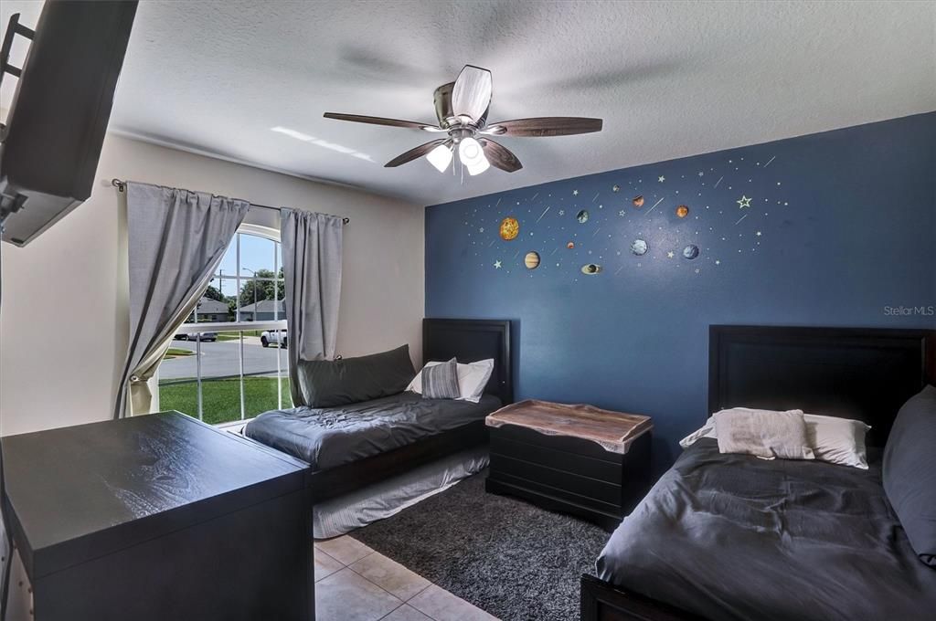 Activo con contrato: $389,000 (4 camas, 3 baños, 2102 Pies cuadrados)