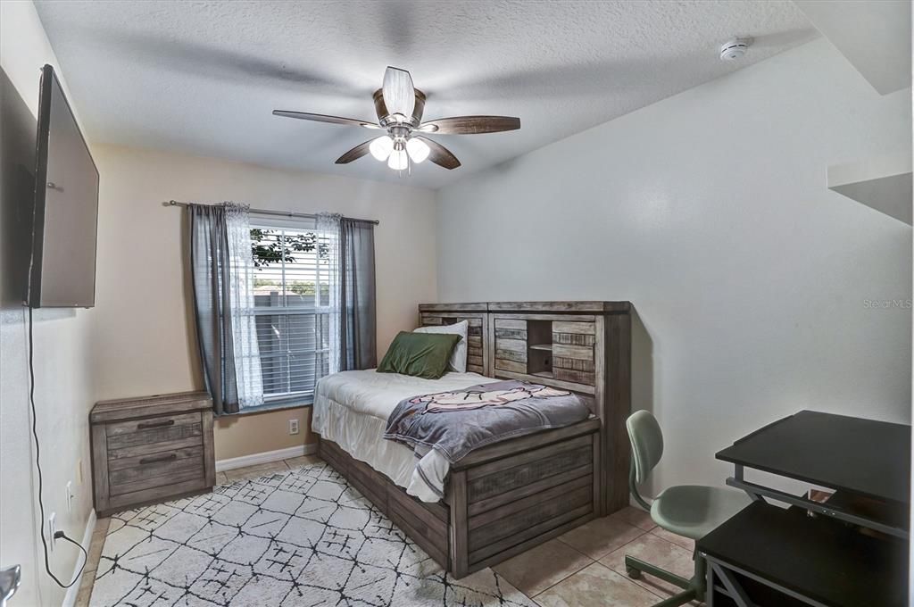 Activo con contrato: $389,000 (4 camas, 3 baños, 2102 Pies cuadrados)