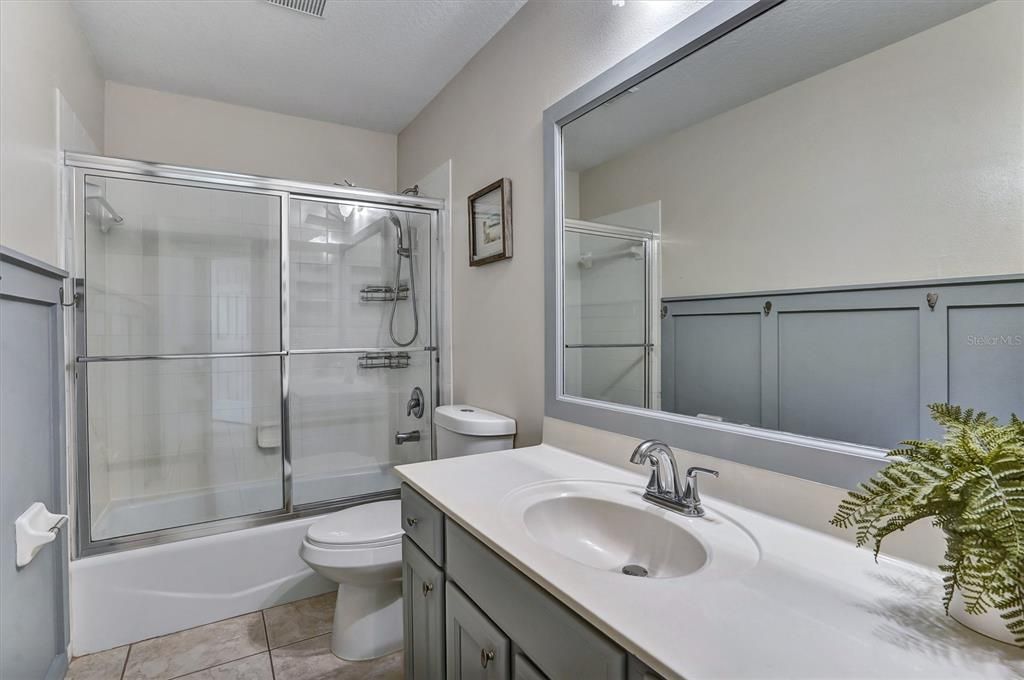 Activo con contrato: $389,000 (4 camas, 3 baños, 2102 Pies cuadrados)