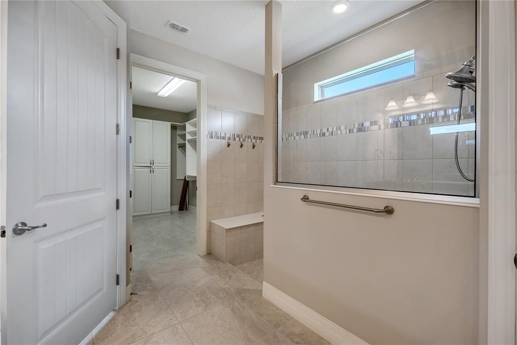 Activo con contrato: $409,904 (2 camas, 2 baños, 1978 Pies cuadrados)