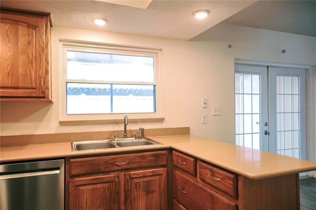For Sale: $175,000 (3 beds, 1 baths, 1296 Square Feet)
