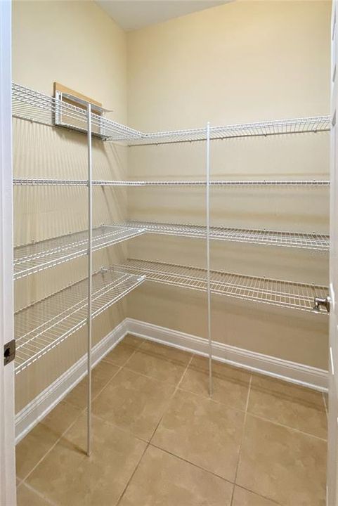 Activo con contrato: $3,195 (4 camas, 2 baños, 3171 Pies cuadrados)