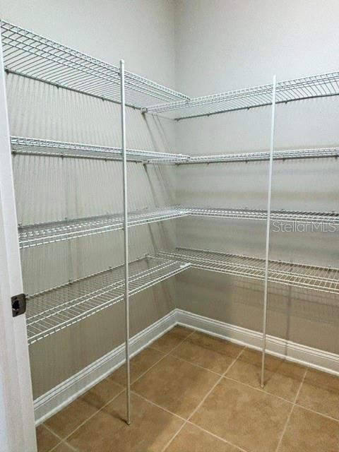 Activo con contrato: $3,195 (4 camas, 2 baños, 3171 Pies cuadrados)