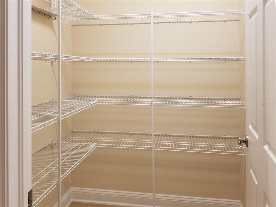 Activo con contrato: $3,195 (4 camas, 2 baños, 3171 Pies cuadrados)