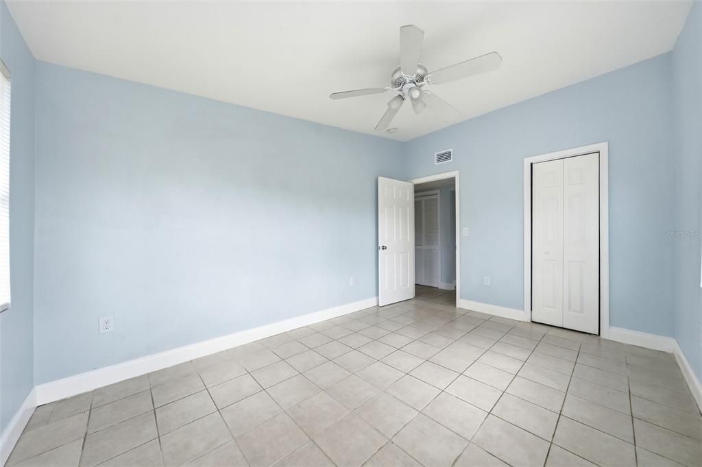 For Sale: $325,000 (5 beds, 4 baths, 1746 Square Feet)